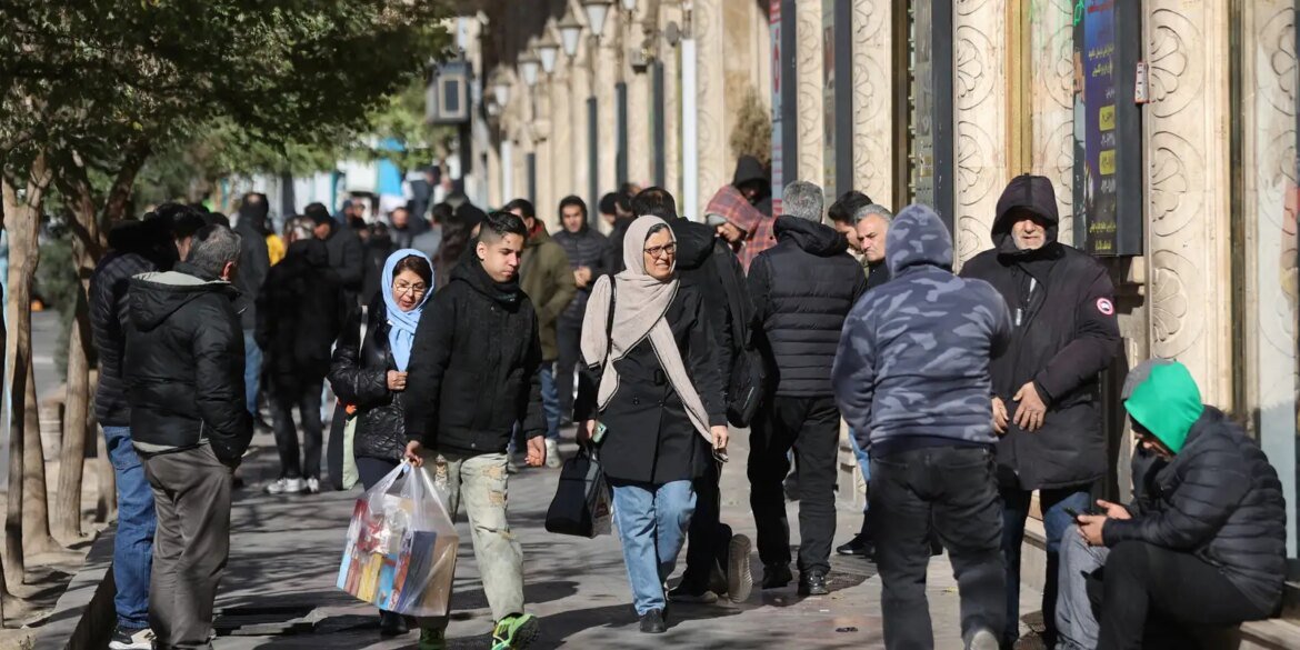 trump-anuncia-tarifas-de-25%-a-paises-que-negociarem-com-ira