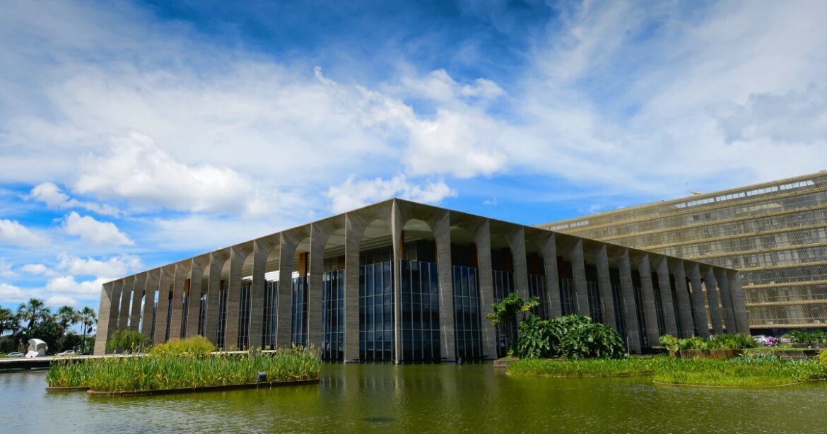 governo-brasileiro-lamenta-mortes-no-ira-e-diz-acompanhar-com-preocupacao-manifestacoes