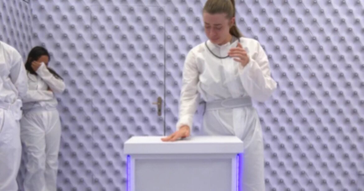 elisa-desiste-do-bbb-26-e-abandona-quarto-branco