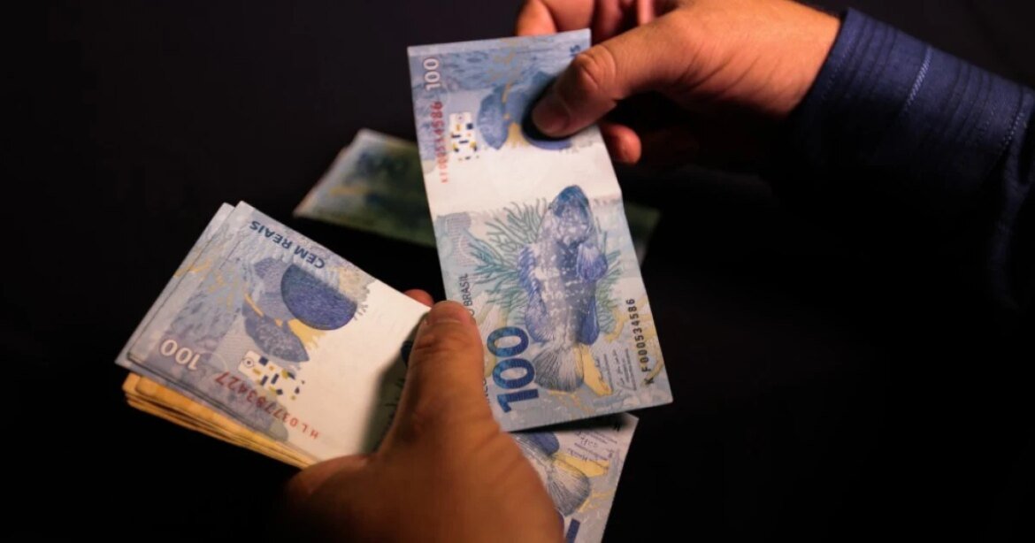 r$-33,5-bilhoes:-abono-salarial-sera-pago-a-quase-27-milhoes-de-pessoas;-veja-datas