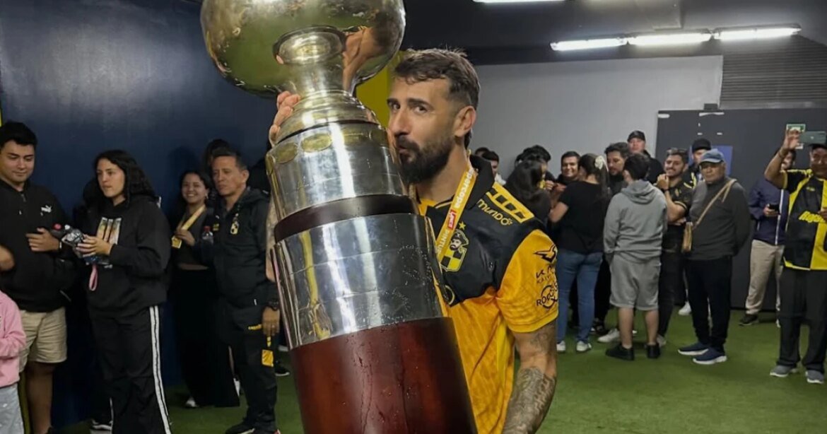 ex-atletico,-lucas-pratto-e-campeao-por-clube-da-libertadores