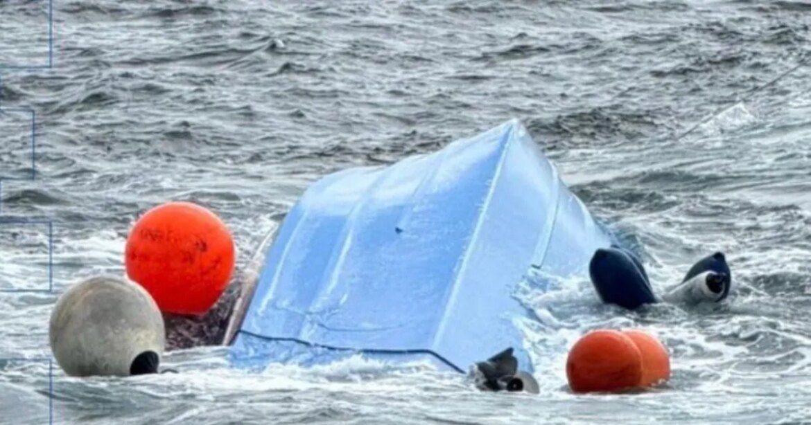 barco-com-turistas-franceses-naufraga-e-tres-pessoas-morrem-na-costa-do-oma