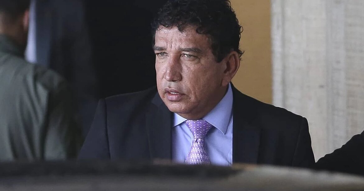 magno-malta-nega-‘carteirada’-e-diz-que-foi-a-papudinha-apenas-para-orar-por-bolsonaro