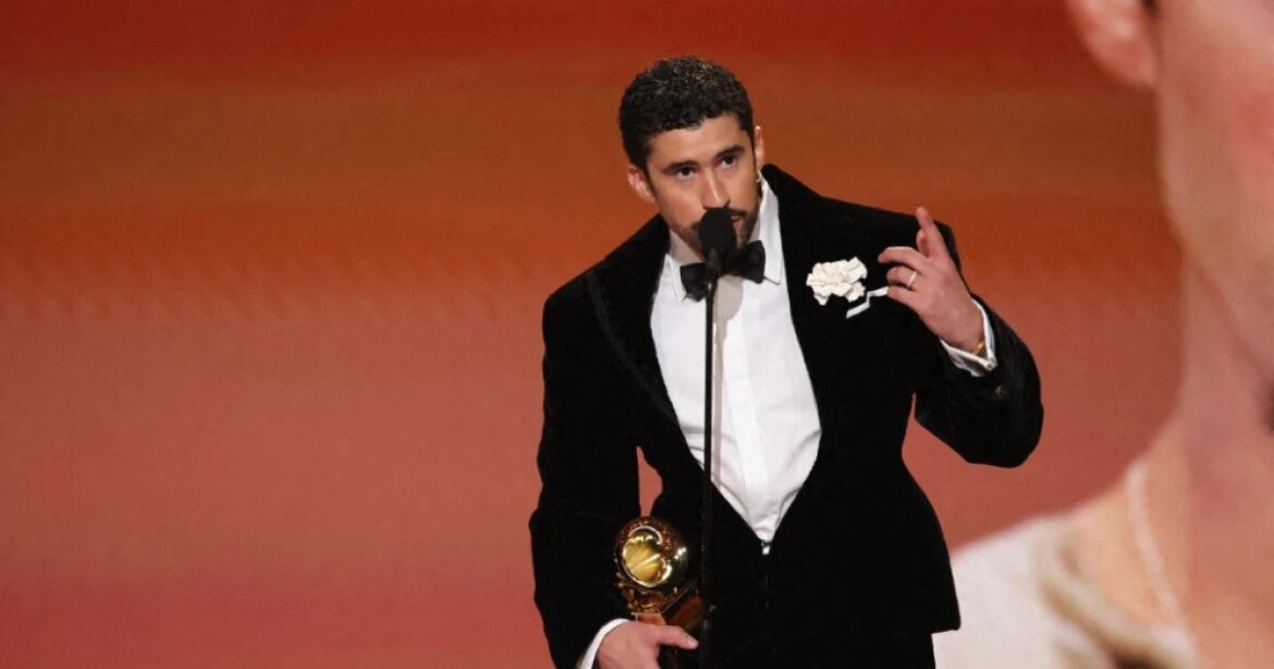 artistas-detonam-ice-durante-discursos-no-grammy:-‘nao-somos-animais’