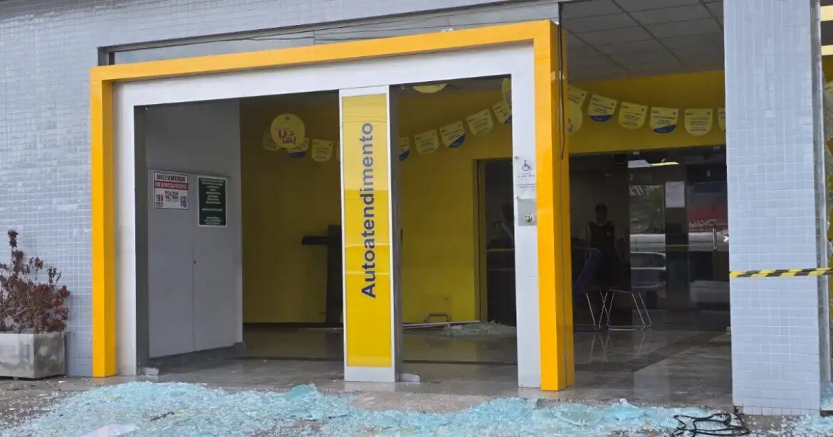 homem-invade-e-quebra-agencia-do-banco-do-brasil-em-contagem