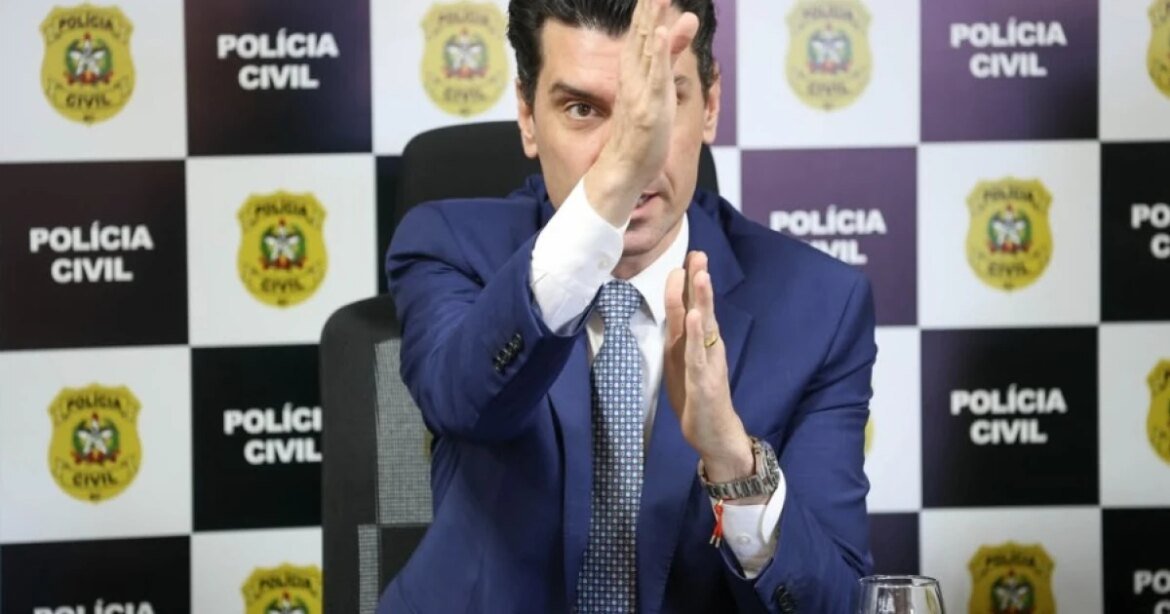 chefe-da-pc-de-sc-e-pre-candidato-e-surfa-em-boom-de-seguidores-com-caso-do-cao-orelha