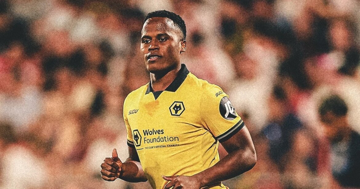 tecnico-do-wolves-se-posiciona-sobre-saida-de-jhon-arias-para-o-palmeiras