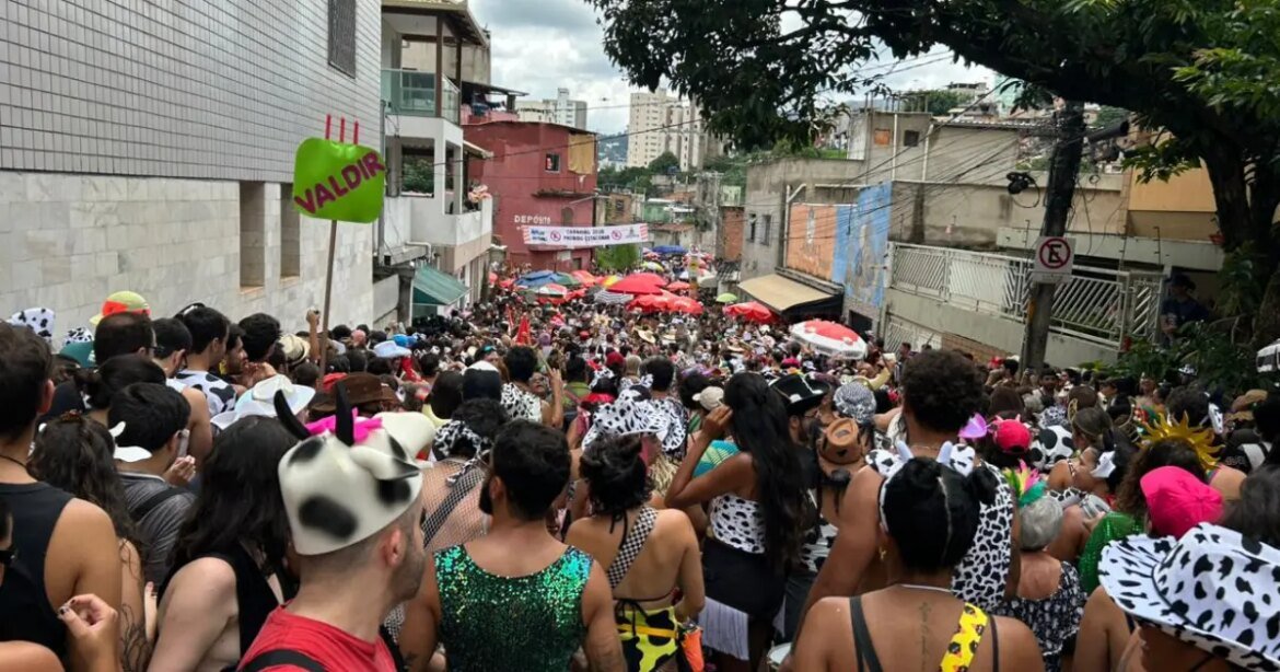 ‘curtindo-bastante’:-mesmo-com-multidao,-mama-na-vaca-agita-folioes-em-bh