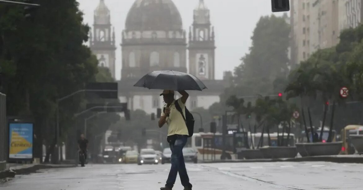 marinha-e-acionada-apos-chuvas-intensas-no-rio-de-janeiro