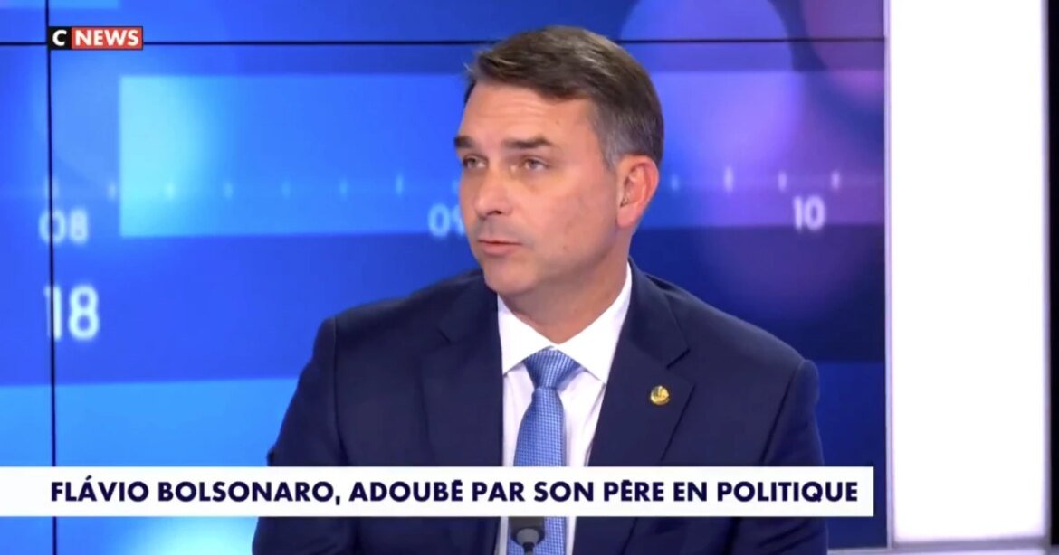 flavio-bolsonaro-critica-macron,-lula-e-stf-durante-entrevista-em-tv-na-franca