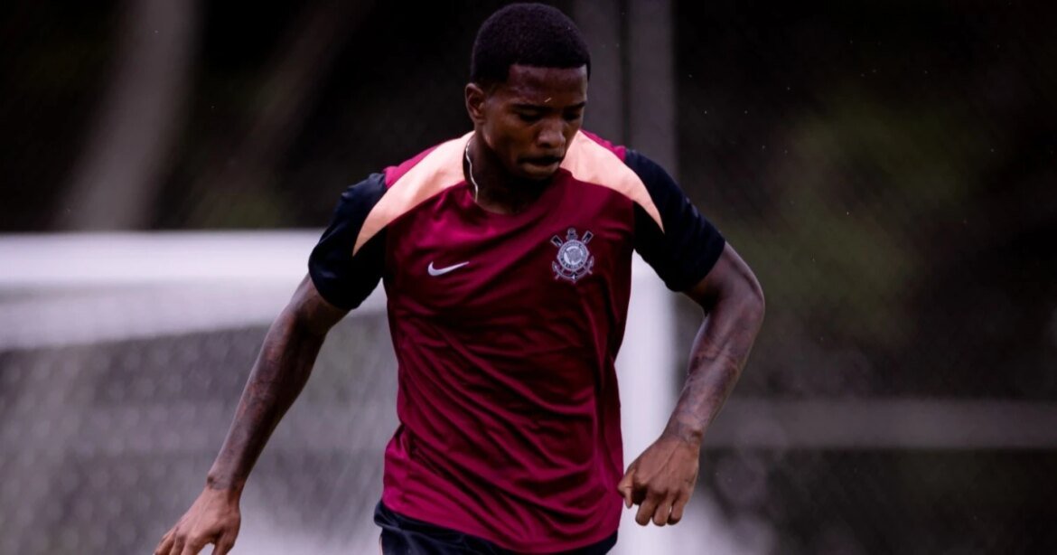 vitoria-negocia-contratacao-de-zagueiro-do-corinthians