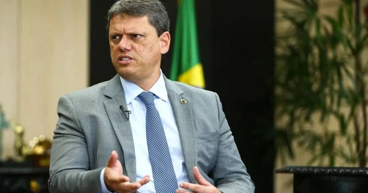 com-eleicoes-na-pauta,-tarcisio-e-flavio-bolsonaro-vao-se-encontrar-apos-o-carnaval