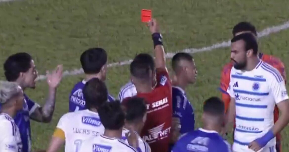 meia-do-cruzeiro-e-expulso-no-primeiro-tempo-contra-a-urt-pelo-mineiro
