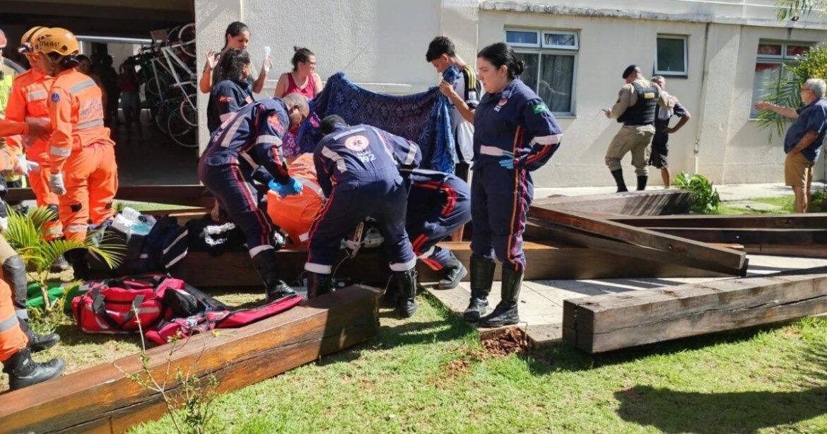 policia-investiga-desabamento-de-estrutura-da-madeira-que-matou-crianca-em-vespasiano
