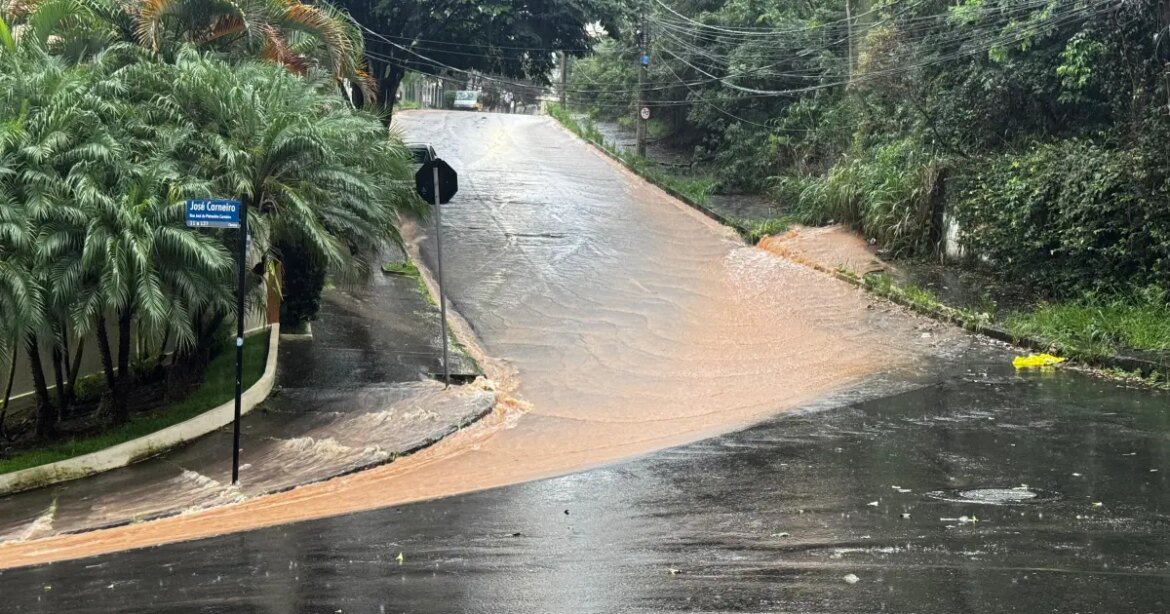 aviso-laranja:-inmet-alerta-para-chuva-intensa-em-mais-de-600-cidades-de-mg;-veja-lista