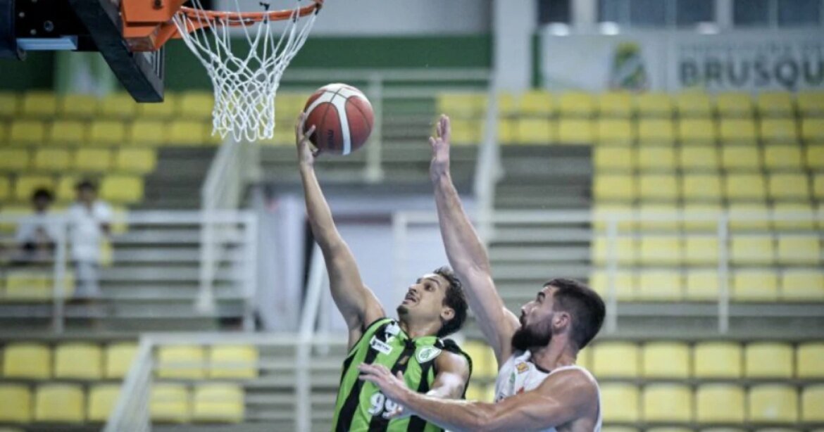 basquete:-america-towers-luta,-mas-e-superado-pelo-brusque-na-estreia-da-liga-ouro