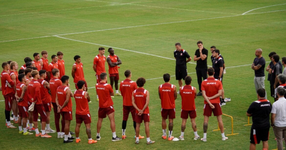 estudiantes-anuncia-novo-tecnico-para-substituir-dominguez,-acertado-com-o-atletico