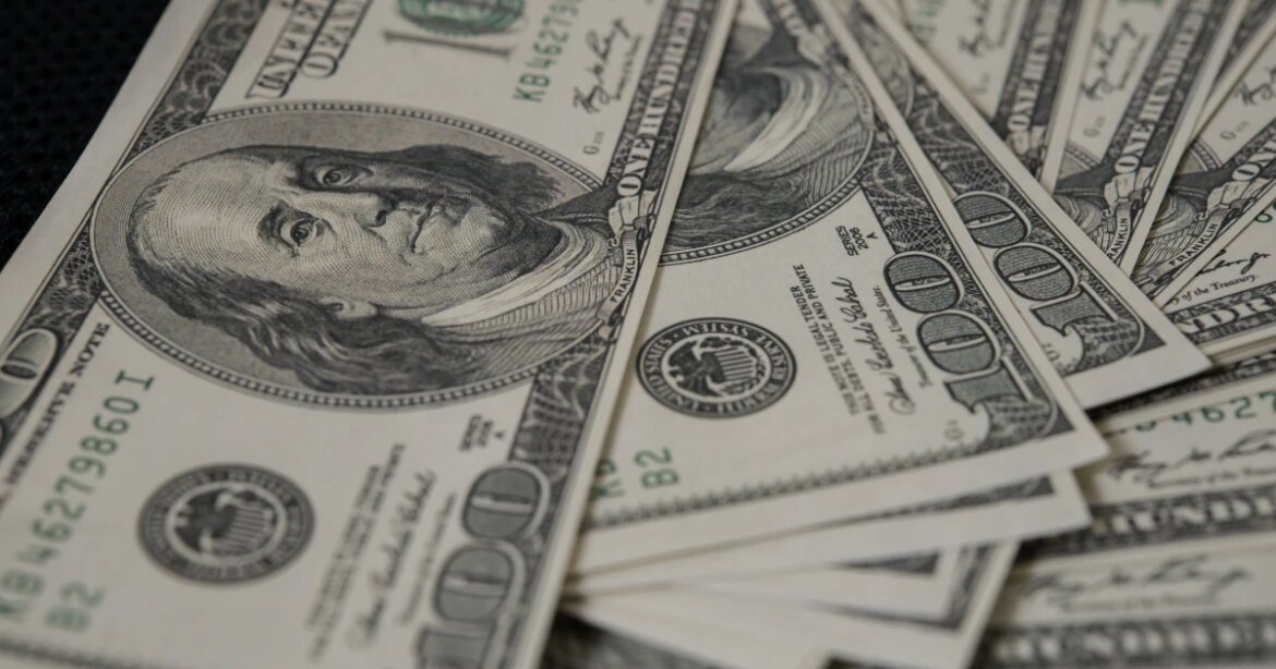 dolar-cai-para-o-menor-valor-em-quase-dois-anos-com-fim-do-tarifaco-dos-eua