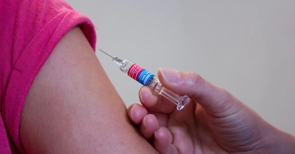 vacinacao-contra-meningite-para-o-publico-de-15-a-19-anos-termina-nesta-sexta-(27)-em-bh