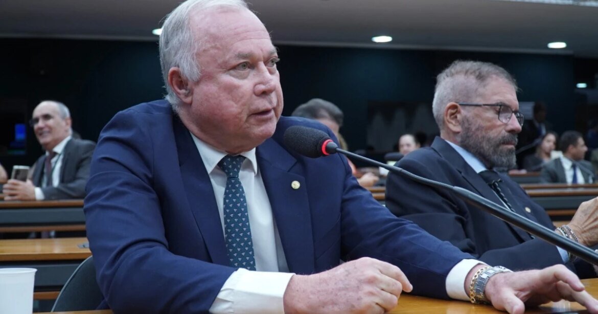 ccj-define-deputado-paulo-azi-como-relator-da-pec-que-propoe-fim-da-escala-6×1