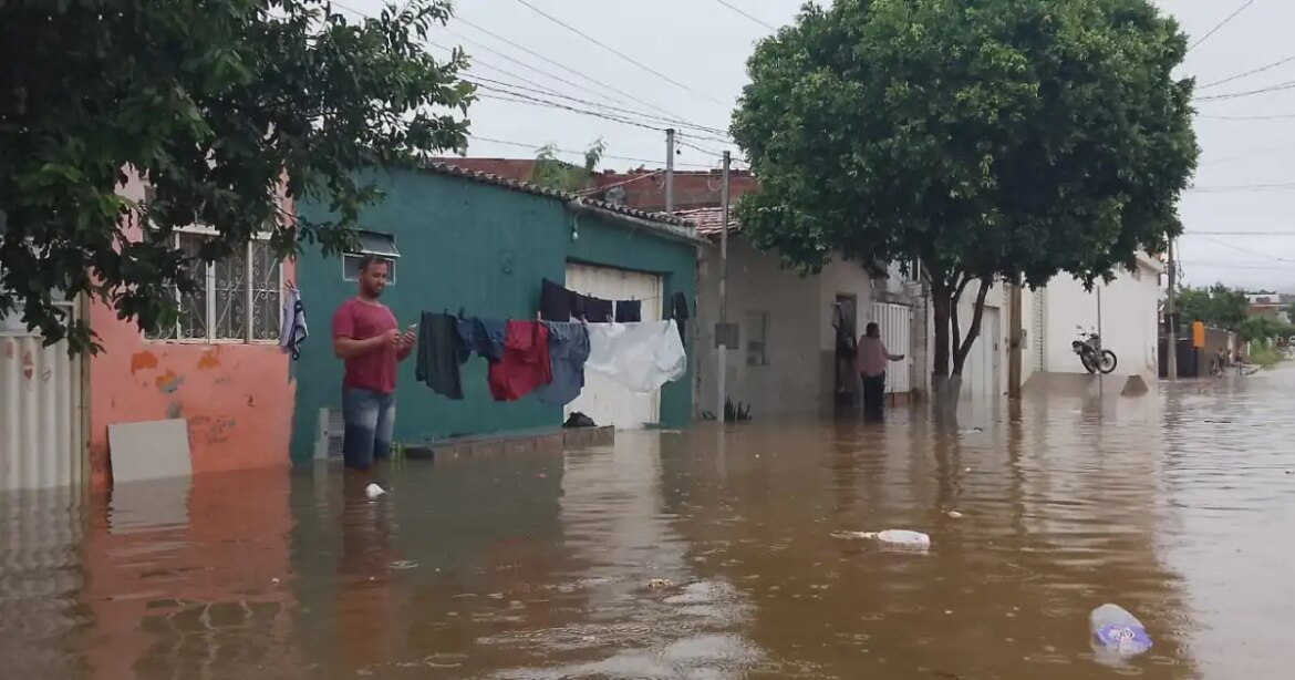 ‘ainda-ha-risco-de-rompimento’,-diz-prefeito-de-porteirinha-sobre-barragem