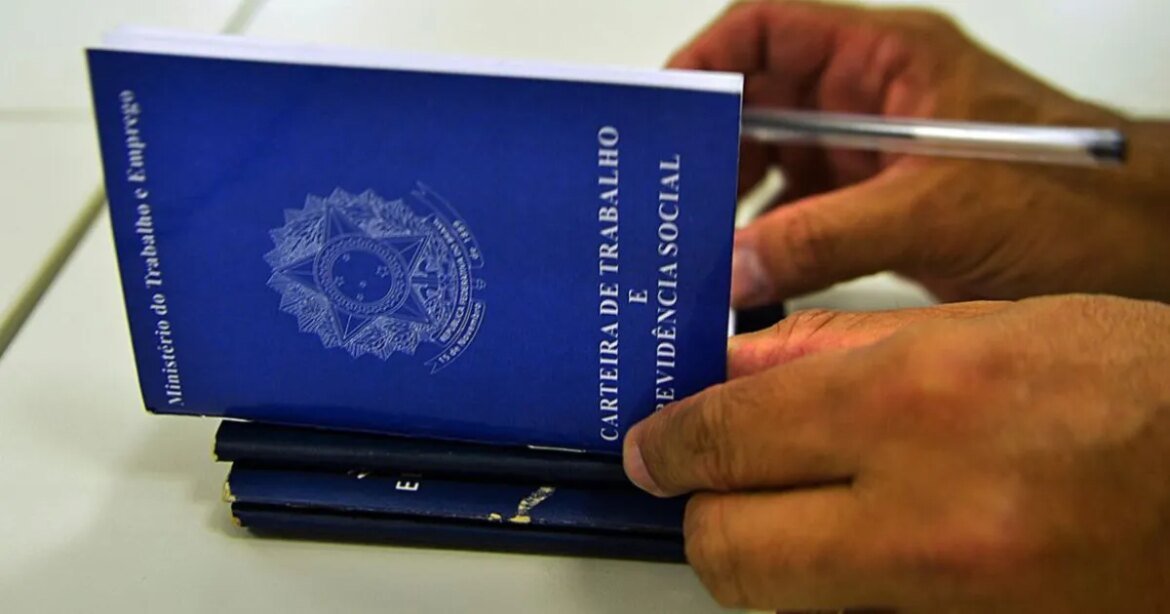minas-gerais-abre-7,4-mil-vagas-de-emprego-em-janeiro;-industria-lidera-contratacoes