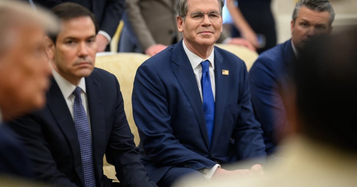 eua-devem-aumentar-tarifa-para-15%-nesta-semana,-diz-secretario-de-trump