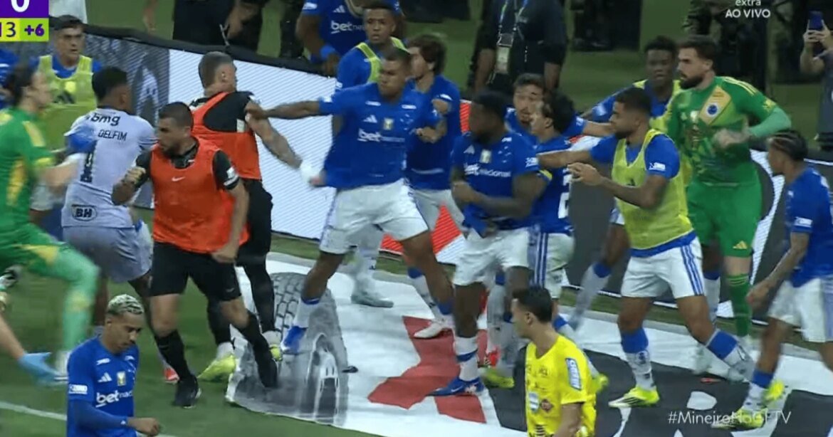 cruzeiro-x-atletico:-arbitro-relata-23-expulsoes-na-sumula-apos-pancadaria-na-final-do-mineiro