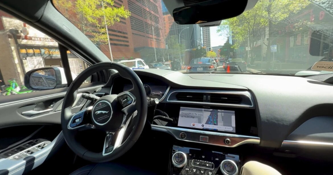 uber-sem-motorista:-itatiaia-testa-carro-autonomo-no-sxsw-2026;-veja