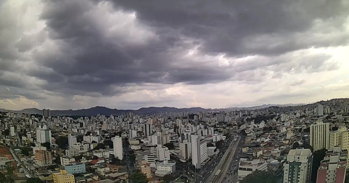 ‘perigo’:-180-cidades-mineiras-estao-em-alerta-para-chuvas-intensas