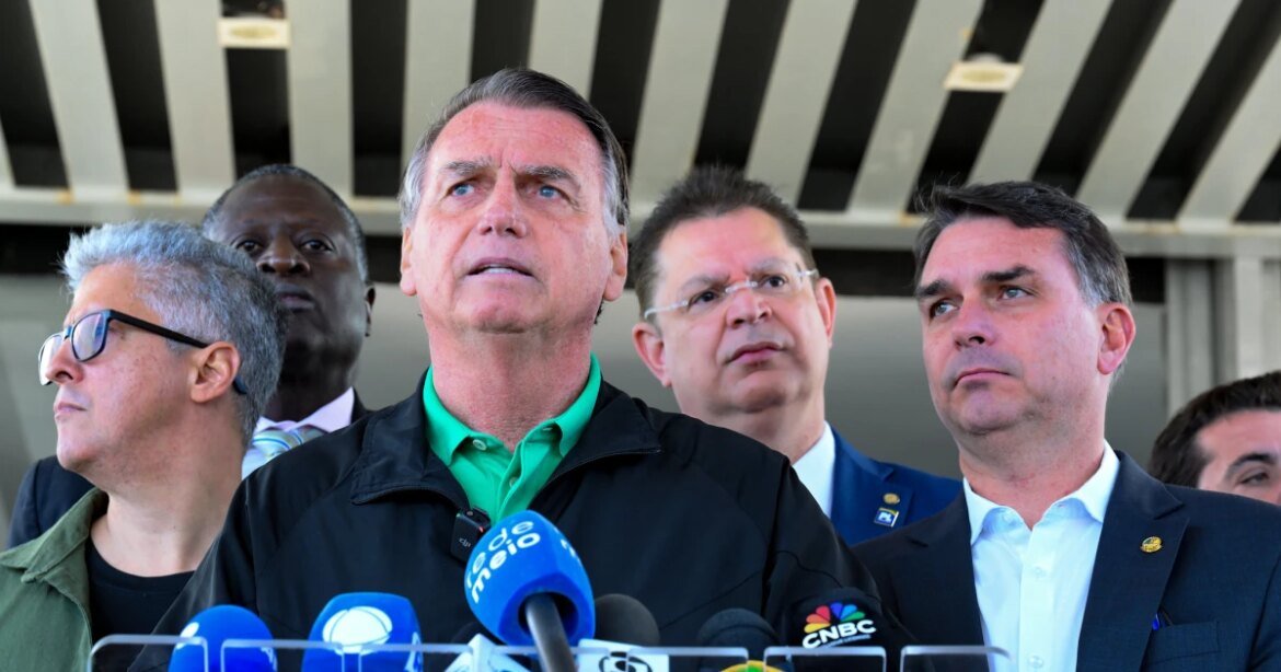 flavio-ve-piora-na-saude-de-bolsonaro-e-volta-a-pedir-prisao-domiciliar
