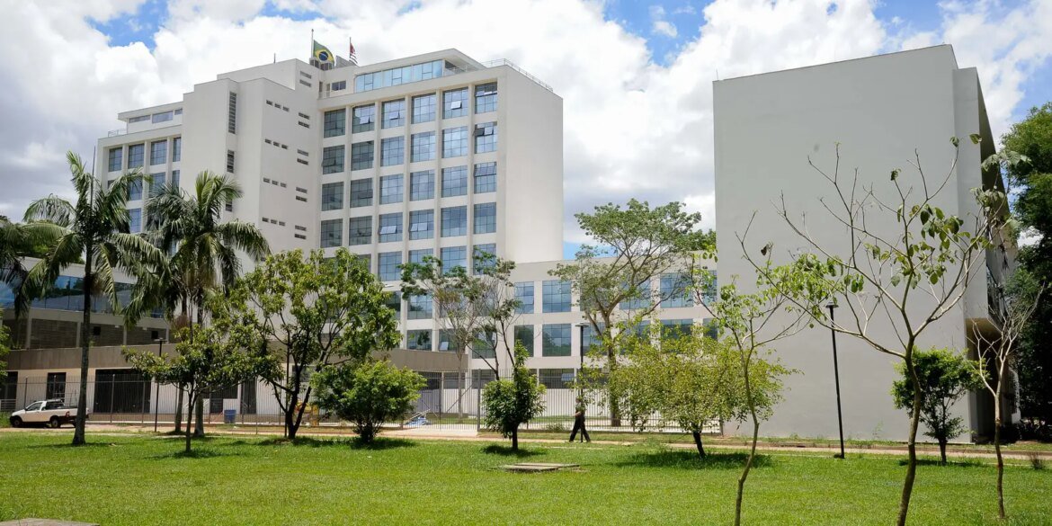 pm-retira-estudantes-da-reitoria-da-usp