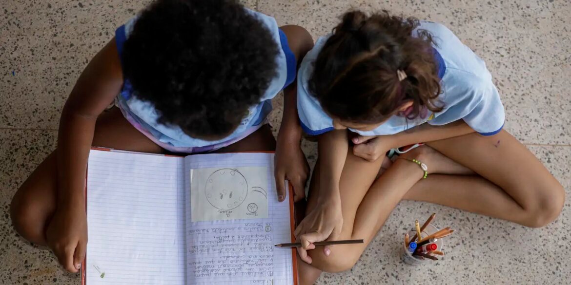 metade-dos-estudantes-nao-ve-debate-antirracista-na-escola,-diz-estudo