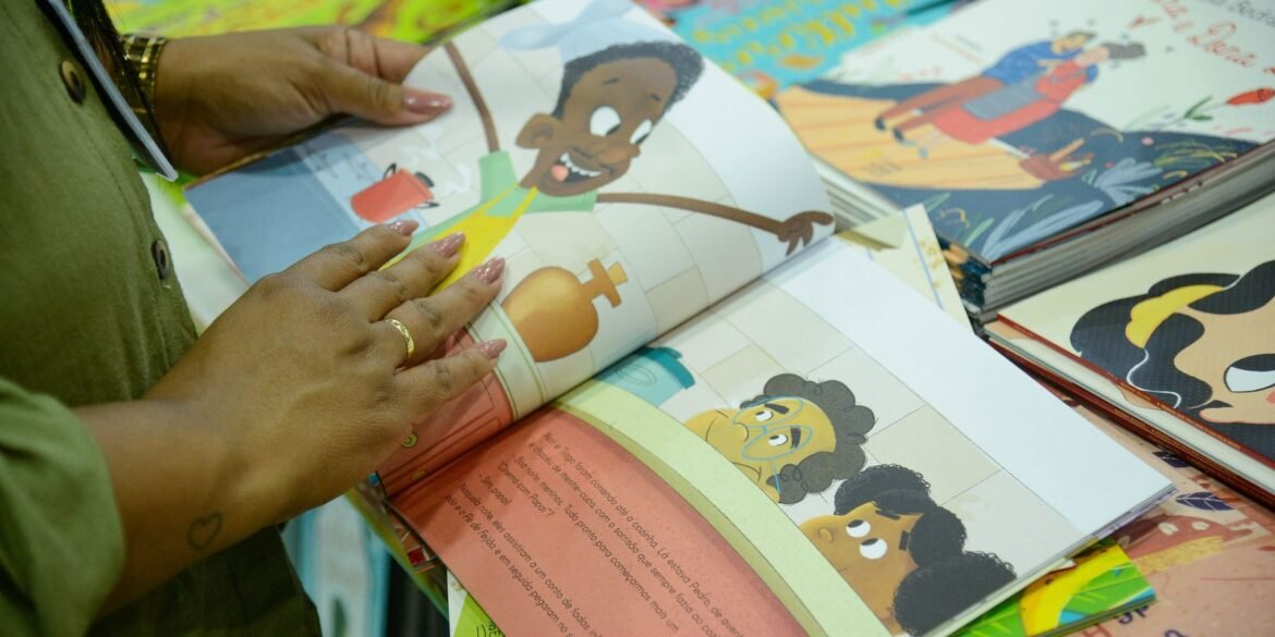 bienal-nas-escolas-entra-em-clima-de-copa-para-estimular-leitura-no-rj