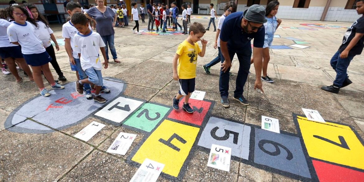 ferias-escolares-de-2027-coincidirao-com-copa-feminina:-de-24/6-a-25/7